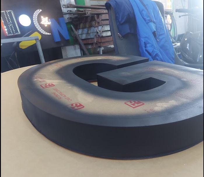 Công trình bảng hiệu nền thanh lam nhôm, nội  dung chữ và logo có đèn sáng mặt, thi công trong vòng 3 ngày.