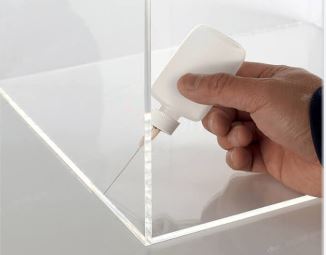 Cách tẩy keo 502 dính lên mặt mica hiệu quả