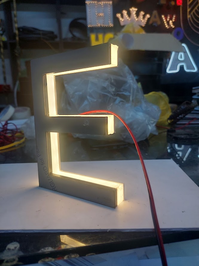 Chữ Nổi Inox Đèn Sáng Chân – Vẻ Đẹp Sang Trọng Cho Thương Hiệu Chuyên Nghiệp