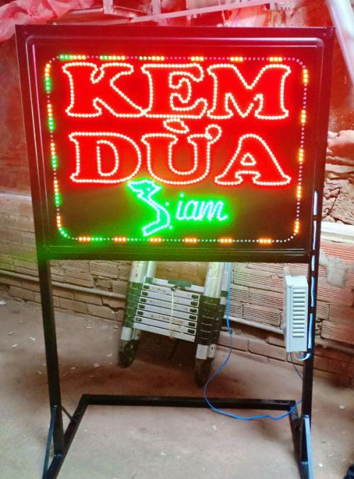 Hộp đèn led ruồi 2 mặt - có chân, Kích thước chiều cao chưa bao gồm chiều cao củ... - 3D Quảng Cáo CN3