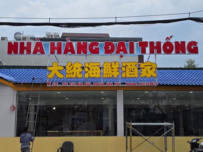 Bảng Hiệu Nhà Hàng Chữ Nổi Mica Nền Khung Sắt Đẹp, Sang Trọng, Bảng hiệu nh&agra... - Quảng Cáo Ad Shop