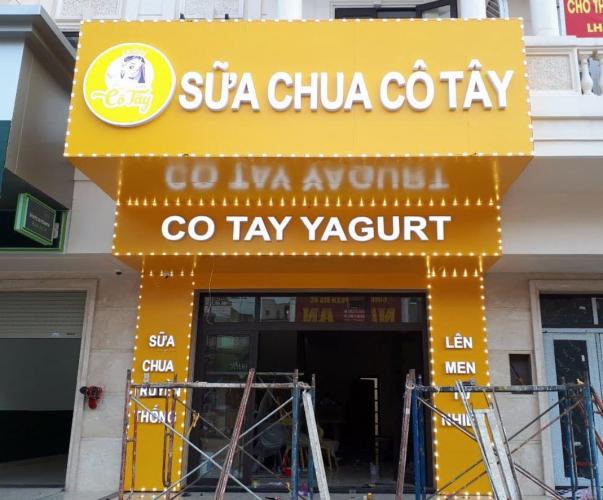 Biển hiệu alu có đèn led viền siêu nổi,  nội dung chữ mica có đèn, Làm mặt dựng ... - Quảng Cáo Ad Shop