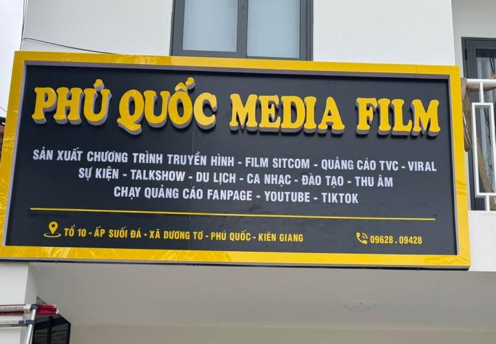 biển hiệu alu có khung viền, nội dung chữ mica đơn giản giá bình dân, làm biển h... - Quảng Cáo Ad Shop