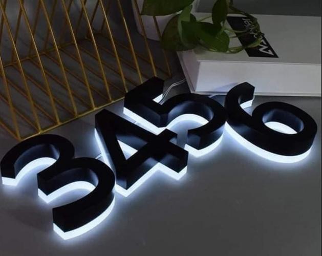 chữ inox đen, đèn sáng chân màu trắng giá rẻ, Chữ nỗi được làm bằng inox đen hôn... - Quảng Cáo Ad Shop