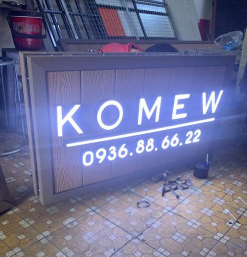 Hộp đèn nhựa giả gỗ, Hộp Đ&egrave;n Nhựa Giả Gỗ &ndash; Giải Ph&aacute;p Quảng C... - 3D Quảng Cáo CN3