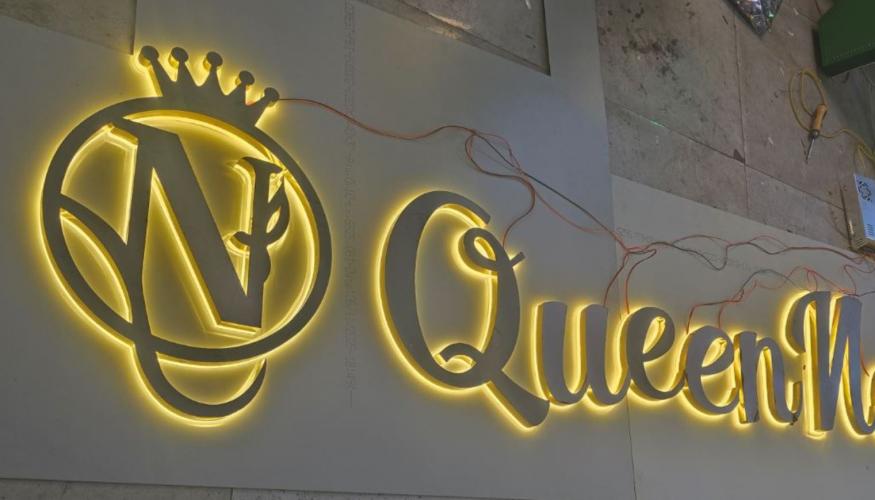 LOGO CHỮ INOX NAILS SPA ĐÈN SÁNG CHÂN – GIẢI PHÁP BẢNG HIỆU SANG TRỌNG & ĐẲNG CẤ... - Quảng Cáo Ad Shop