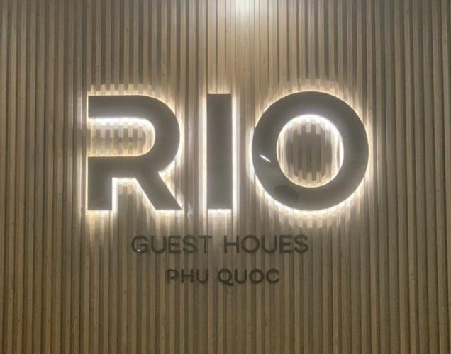 logo chữ mica đèn sáng hông dán tường giá rẻ, làm logo bằng chữ mica hông uốn fo... - Quảng Cáo Ad Shop