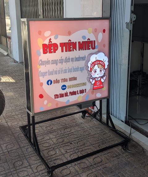 Hộp đèn mica dán decal - 2 mặt - có chân, Hộp đèn mica đứng có chân 2 mặt, nooij... - 3D Quảng Cáo CN3