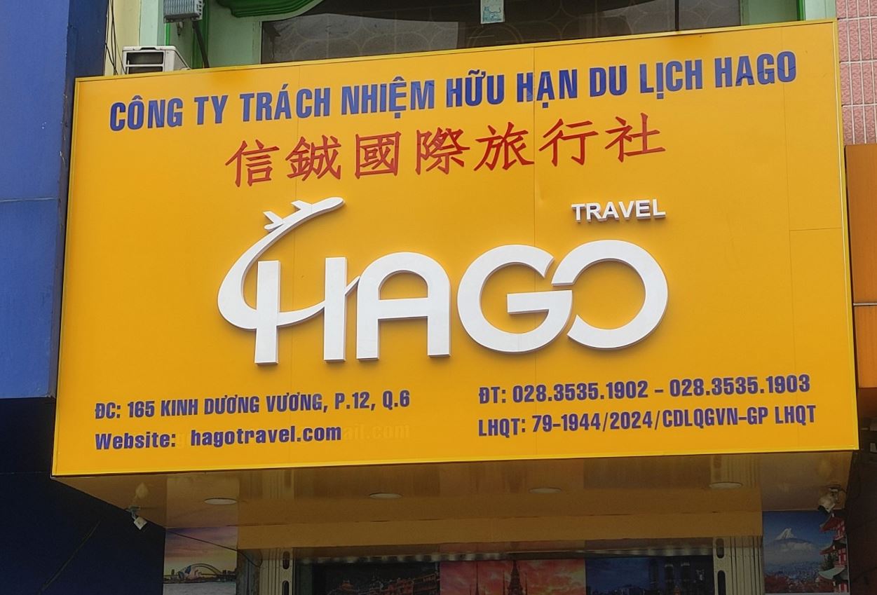 bảng hiệu alu vàng chữ mica  nổi khối không đèn giá rẻ