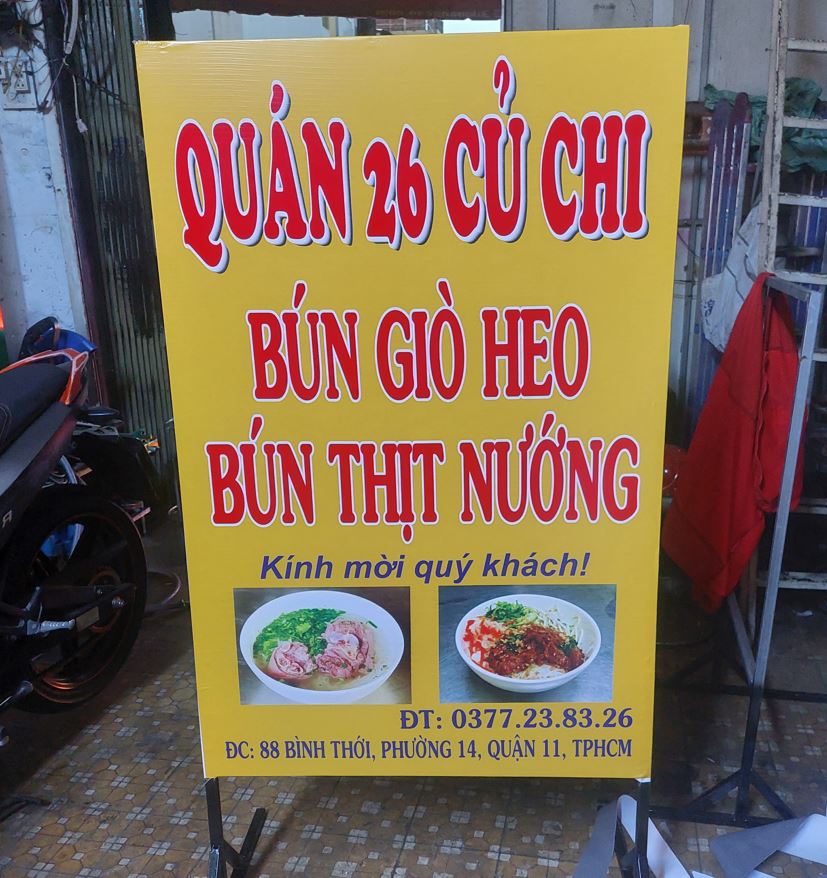 Bảng hiệu bạt 2 mặt có chân, không đèn.