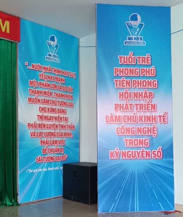 Bảng hiệu bạt hiflex 1 mặt, Chất liệu bạt dày loại tốt căn lên khung sắt vuông 2... - Quảng Cáo Sồi Ký