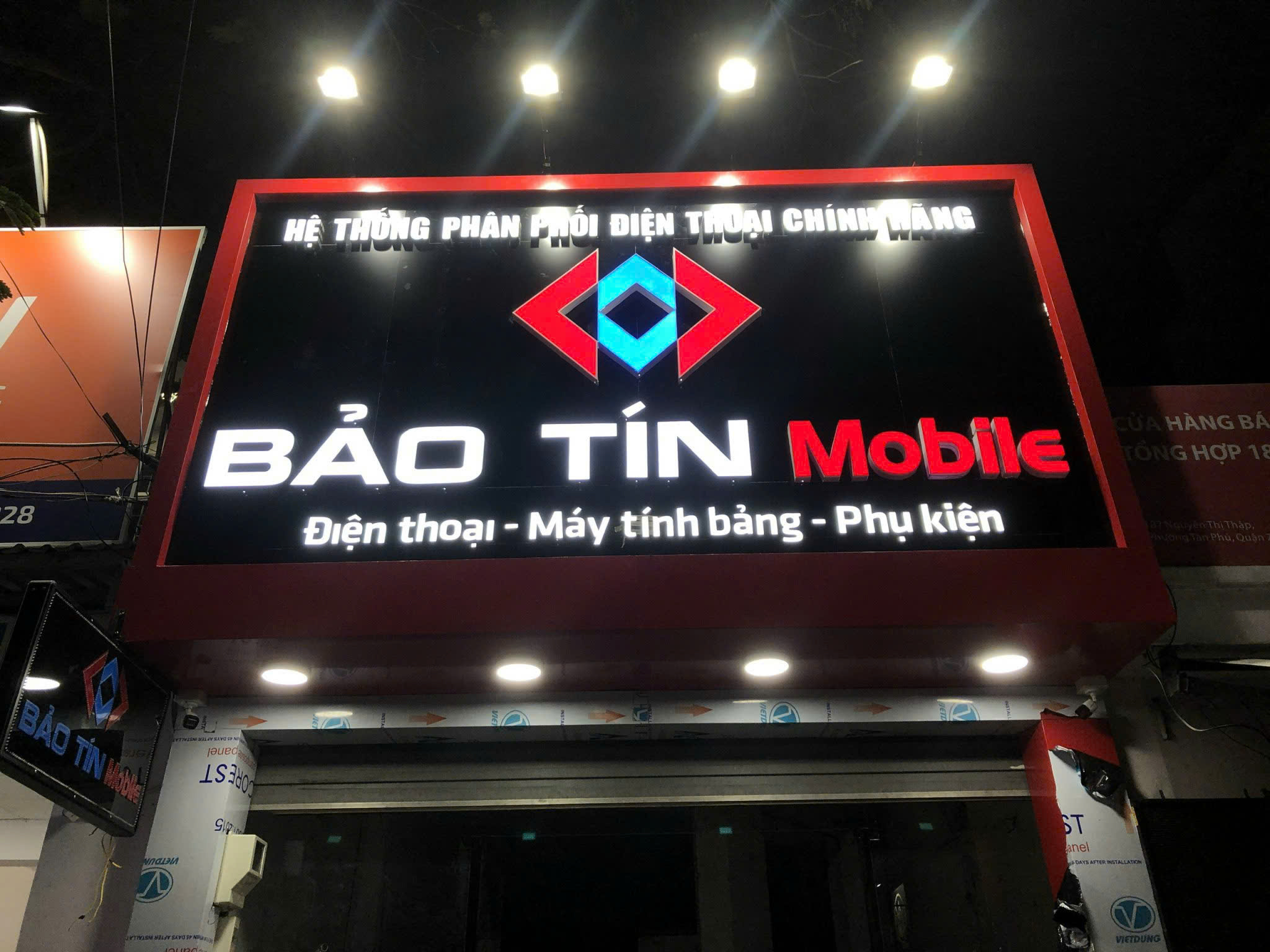 BẢNG HIỆU CHỮ NỔI MICA CÓ ĐÈN SÁNG MẶT – NỀN ALU BÓNG SANG TRỌNG, HIỆN ĐẠI VÀ ĐẲ... - Quảng Cáo Ad Shop