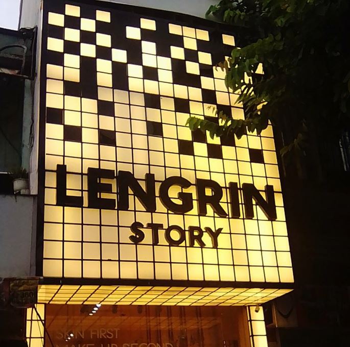 Bảng hiệu mica sáng nền, chữ mica không đèn