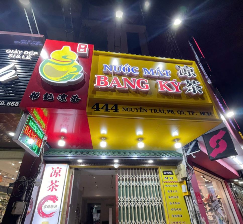 Bảng Hiệu Nền Alu Vàng – Chữ Nổi Mica Có Đèn - Giải Pháp Quảng Cáo Sang Trọng & ... - Quảng Cáo Ad Shop