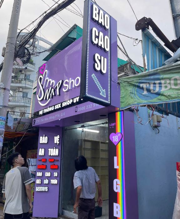 bảng hiệu nền bóng, nội dung chữ mica có đèn led, Mặt dựng bảng hiêu làm bằng al... - 3D Quảng Cáo CN3