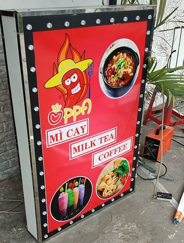Bảng hiệu vẫy alu dán decal có led viền 2 mặt, bảng hiệu nền alu nội dung dán de... - Quảng Cáo Sồi Ký