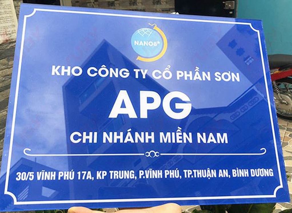 Bảng tên mica dán decal, Bảng tên làm bằng mica trong, nội dung in decal dán mặt... - Quảng Cáo Ad Shop
