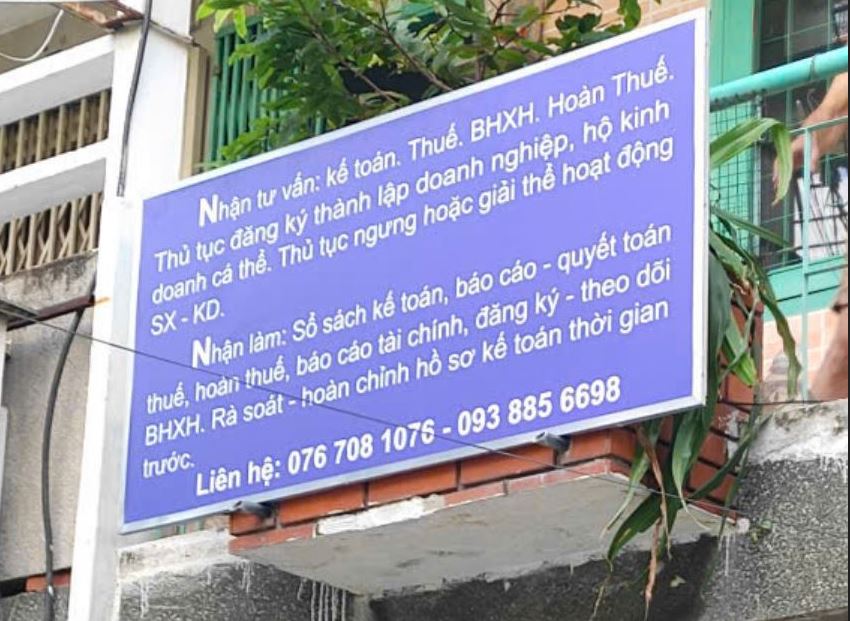 biển hiệu nền alu nội dung decal in UV sắt nét giá rẻ, làm biển hiệu quảng cáo b... - 3D Quảng Cáo CN3