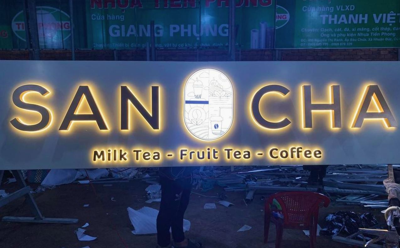 biển hiệu trắng chữ inox đèn sáng hông siêu nổi, sang trọng