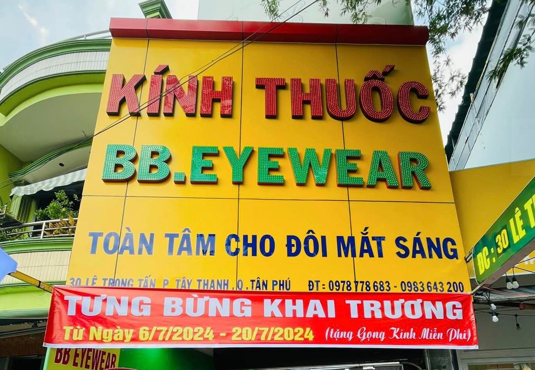 biển quảng cáo vàng, chữ mica có đèn led full mặt, làm biển quảng cáo bằng nền a... - Quảng Cáo Ad Shop