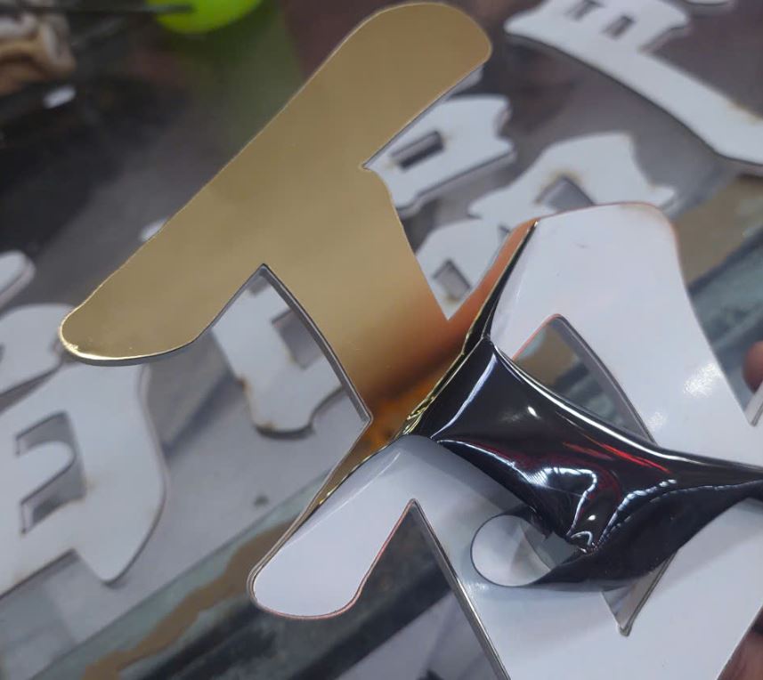 chữ inox vàng gương dán lên nền foam 5ly, cắt chữ inox vàng gương, chữ dán lên n... - 3D Quảng Cáo CN3