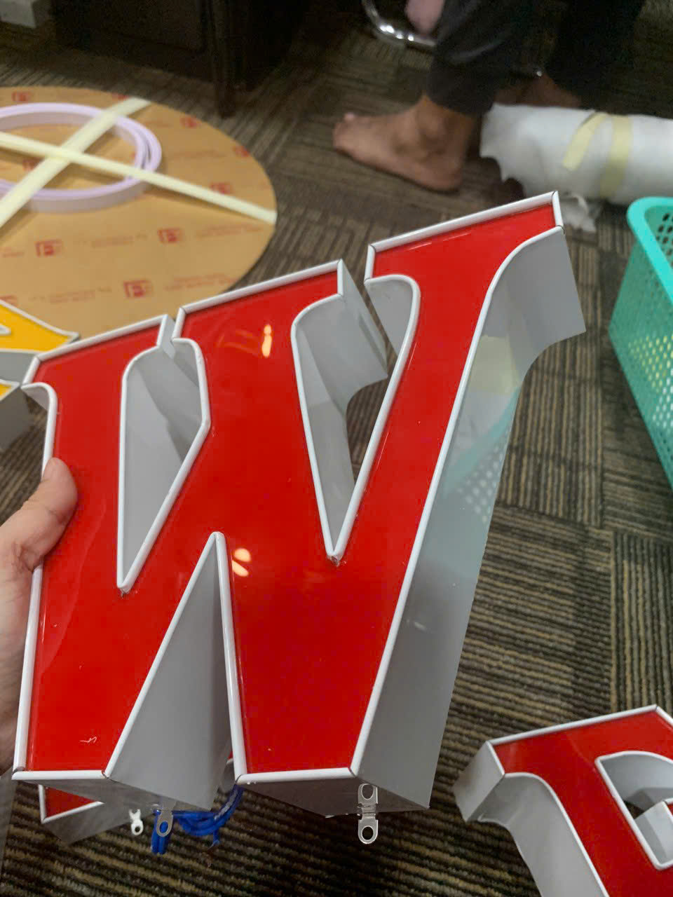 Chữ Nổi Mặt Mica, Chân Nhôm Đèn Sáng Mặt – Giải Pháp Quảng Cáo Bền Đẹp, Sang Trọ... - Quảng Cáo Ad Shop