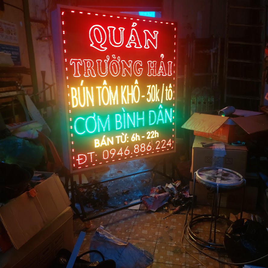 HỘP ĐÈN LED RUỒI CÓ CHÂN ĐỨNG – NỔI BẬT 24/7, Bạn đang t&igrave;m một giải ph&aa... - Quảng Cáo Ad Shop