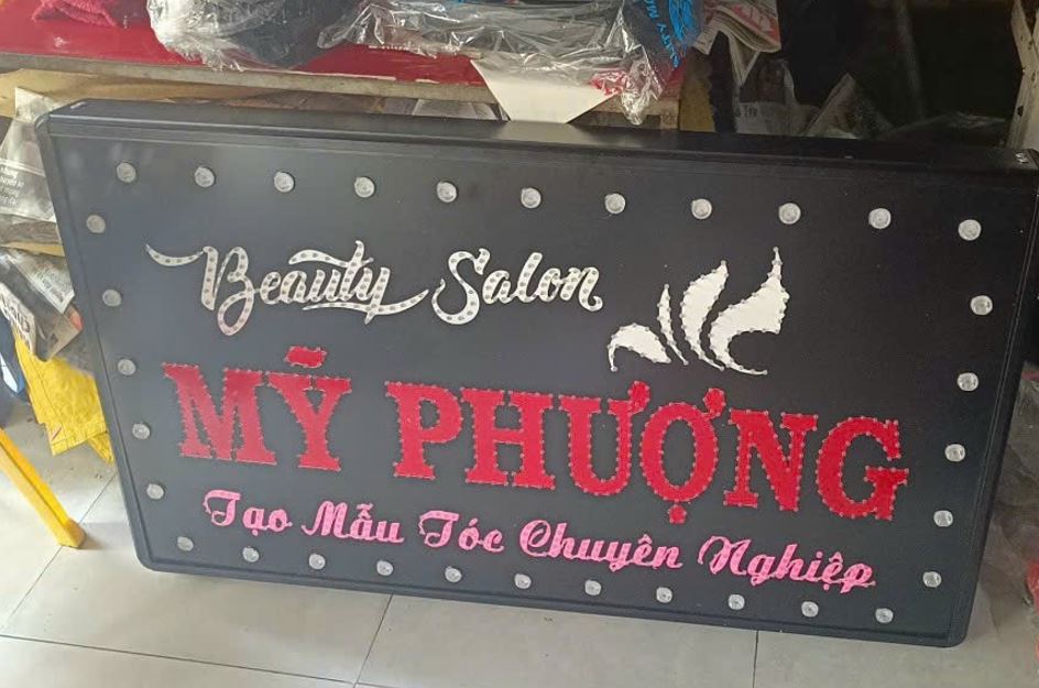 Hộp đèn led vẫy, Nền hộp đèn bằng alu có viền led chữ có đèn led. Giá theo kích ... - Quảng Cáo Sồi Ký