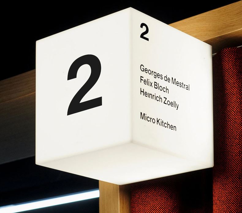 hộp đèn mica hình vuông nội dung in uv sang trọng, Hộp đèn bảng chất liệu mica t... - Quảng Cáo Ad Shop