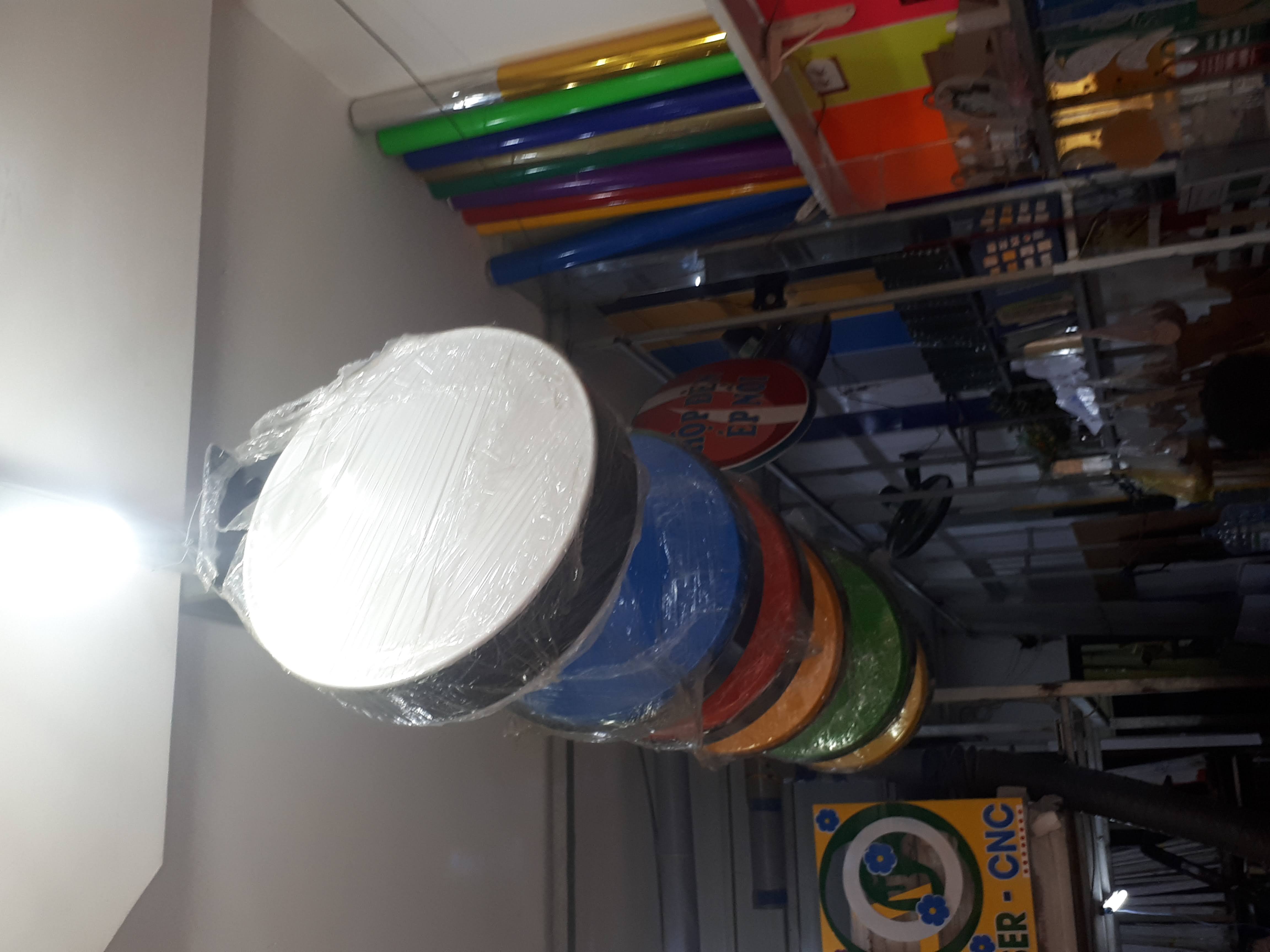 Hộp đèn mica hút nổi tròn, Hộp Đ&egrave;n Mica Viền Nh&ocirc;m &ndash; Giải Ph&a... - 3D Quảng Cáo CN3