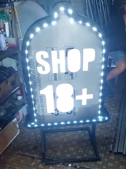 hôp đèn mô hình alu có đèn led, chữ mica sáng mặt