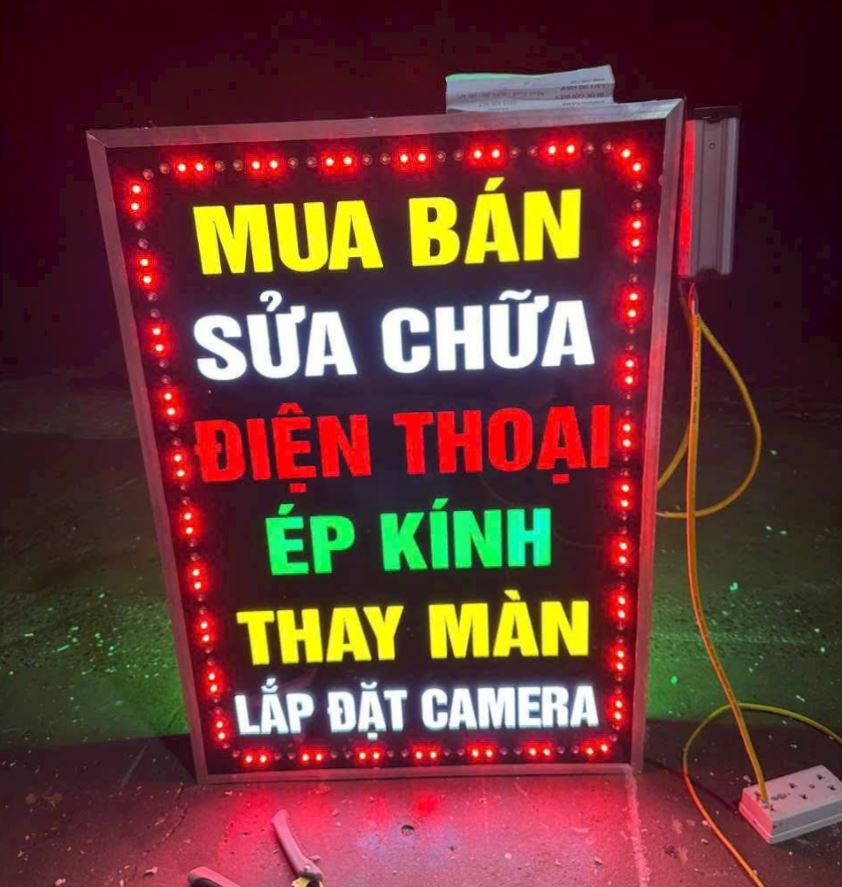 hộp đèn viền led 2 mặt mua bán điện thoại siêu nổi, nội dung mica sáng mặt, 👉 Đừ... - 3D Quảng Cáo CN3