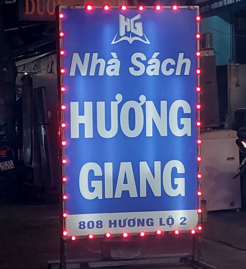 Làm hộp đèn  bạt có chân đứng, viền gắn led màu đỏ giá rẻ, Làm hộp đèn bằng chất... - Quảng Cáo Ad Shop