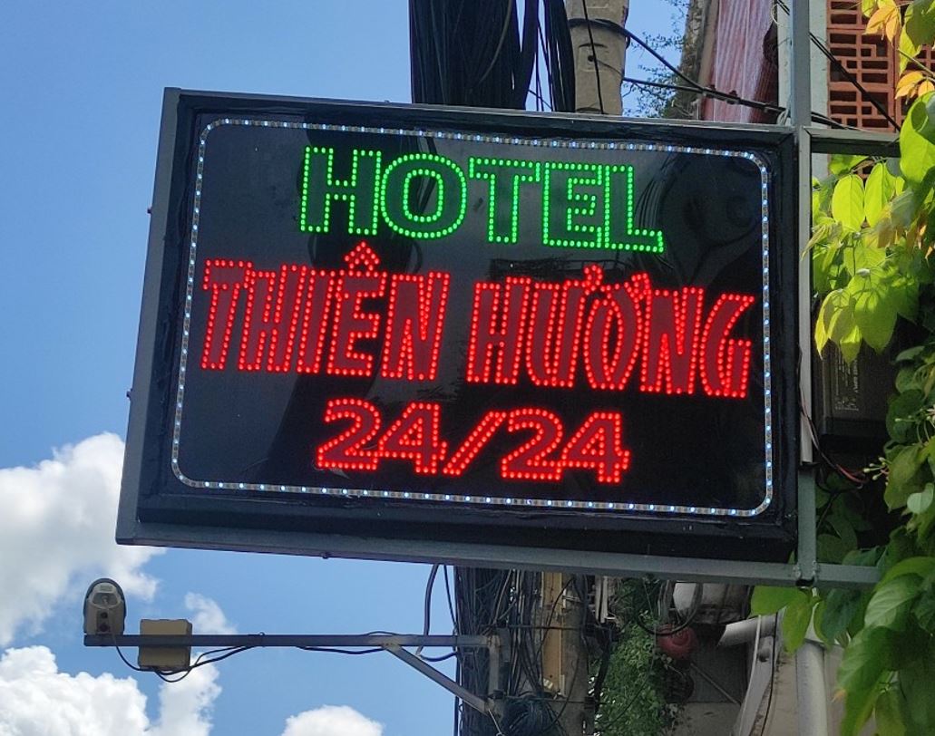 Làm hộp đèn vẫy led lắp trên cao giá rẻ