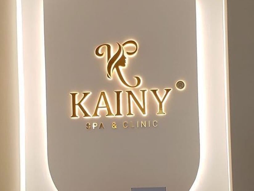 logo  chữ alu gương đèn sáng hông dán từng sang trọng, làm logo  bằng chất liệu ... - Quảng Cáo RGB