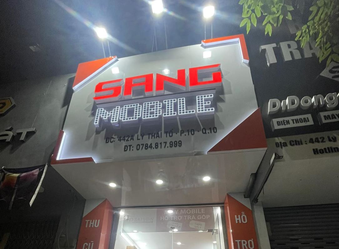 mặt dựng alu bóng, nội dung chữ mica có đèn sáng mặt, có lắp đèn pha điện